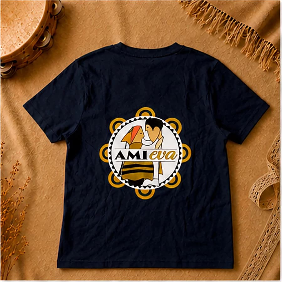 Camiseta azul marino y oro · Detrás